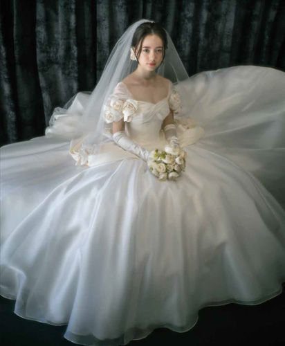 『THE WEDDING DRESS』より